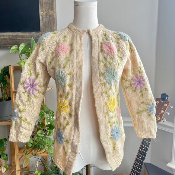 Vintage 60s Pink Blue Yellow & Purple Pastel Daisy Knit Wool Cardigan Size Med - Picture 1 of 4